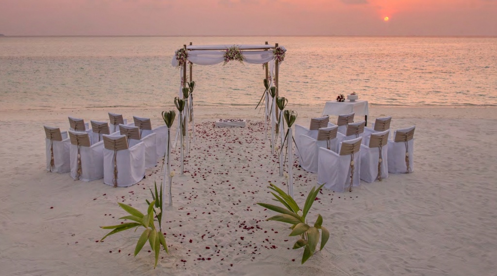 AMD_Wedding_2019_Brochure-B-online_page-0004.jpg AMD_Wedding_2019_Brochure-B-online_page-0004.jpg